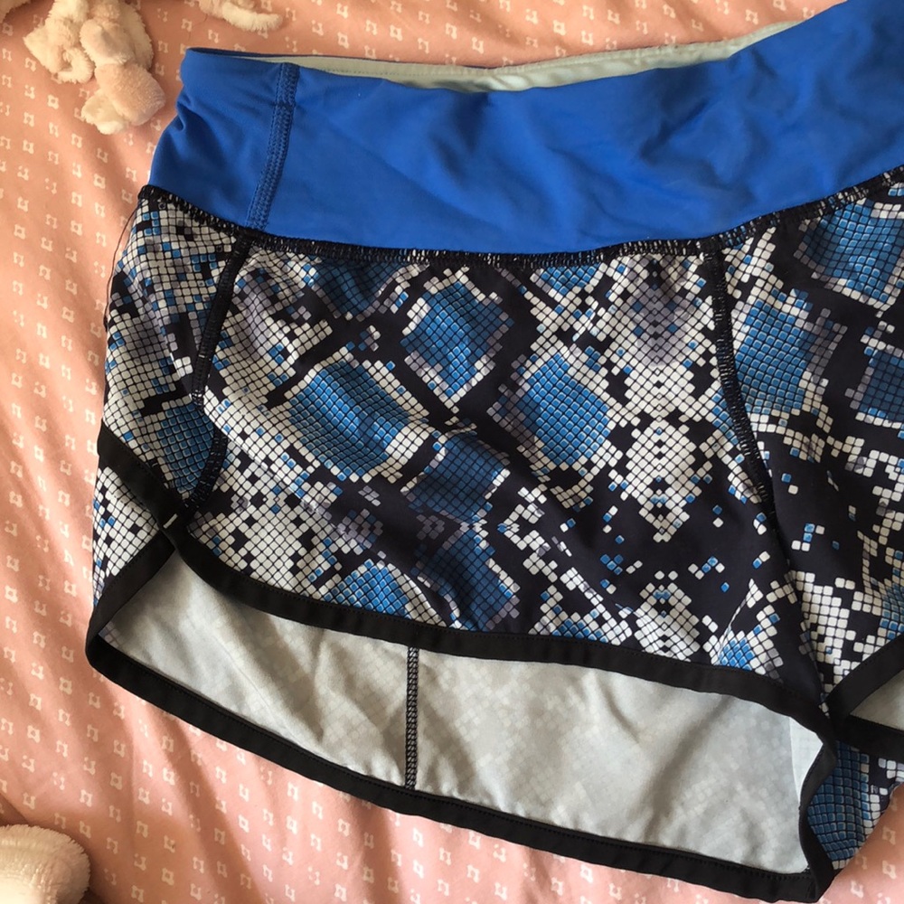 lululemon snake skin shorts